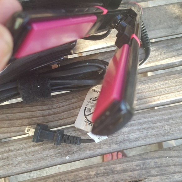 Brand new Paul Mitchell flat iron set. - Picture 4 of 4